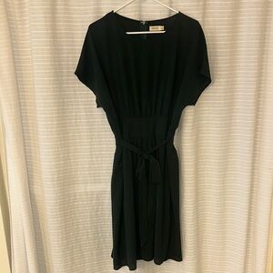 Dark Green Short-Sleeve Tie-Waist Midi Dress